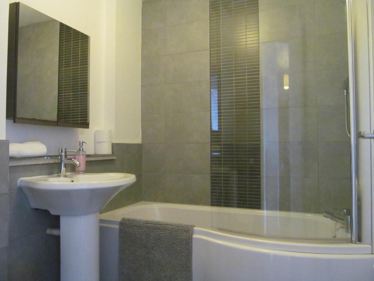 The Granite City - Modern City Centre Apartment 애버딘 외부 사진