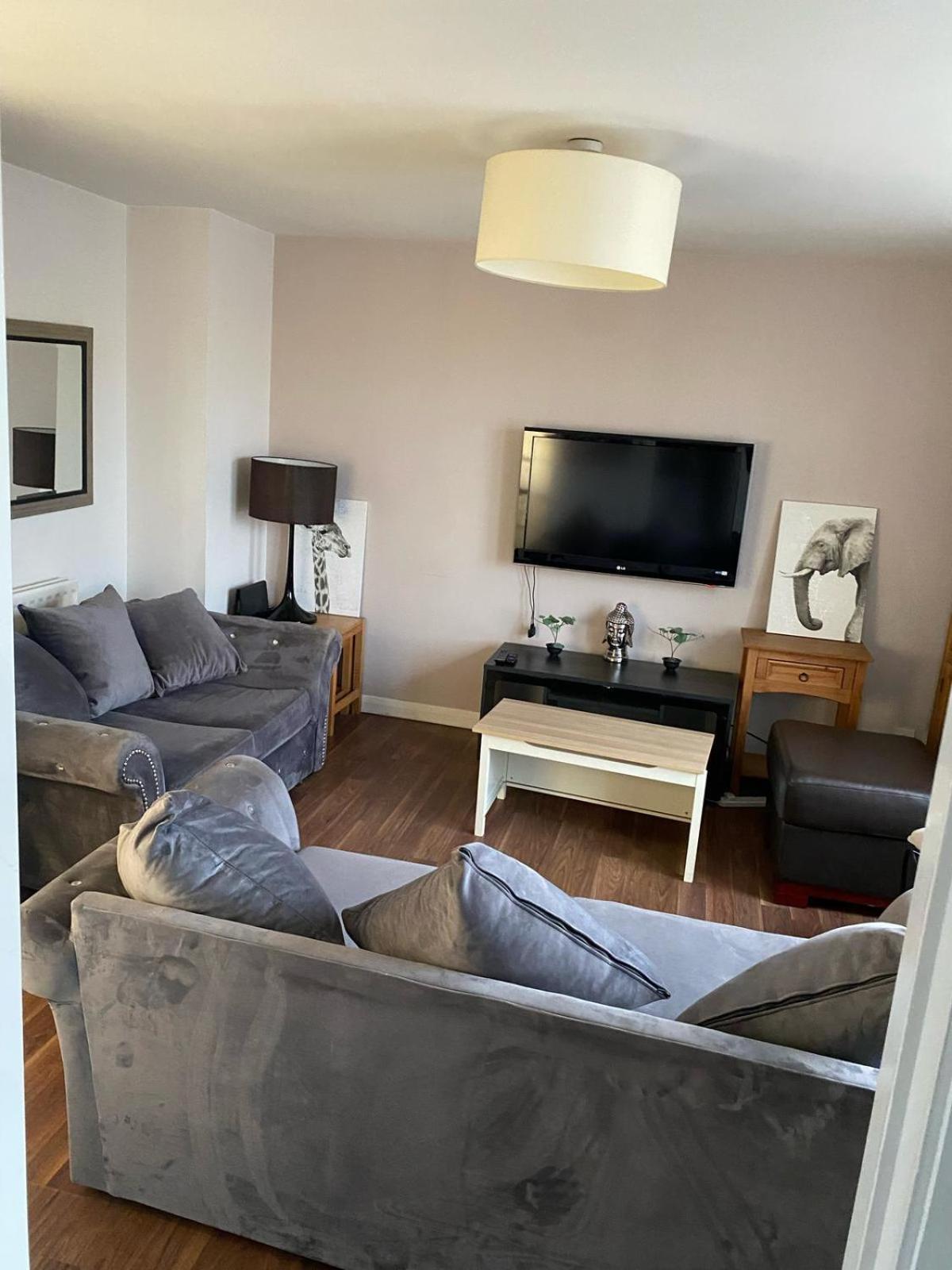 The Granite City - Modern City Centre Apartment 애버딘 외부 사진